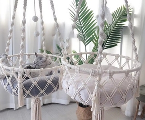 Hamaca Colgante <span class=keywords><strong>para</strong></span> Gatos de Macramé Tejida a Mano Estilo Boho, Cama Colgante de <span class=keywords><strong>Cuerda</strong></span> de Algodón, Columpio <span class=keywords><strong>para</strong></span> Mascotas, Percha <span class=keywords><strong>para</strong></span> Ventana de Gatos con Cojín de Terciopelo y Pelota de Juguete - Product Image 6