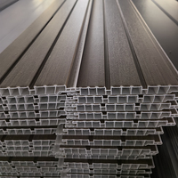 Venta de fábrica china Azulejos de techo de PVC para interiores Tablero de panel de pared de diseño moderno Techos perforados Rejilla de techo de fácil instalación