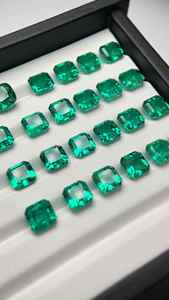 มรกตสังเคราะห์ทรงอัสเชอร์สีเขียวมูโซ ดูเป็นธรรมชาติ ขนาด 1 กะรัต และ 5 กะรัต สำหรับขายส่งเครื่องประดับชั้นดี - Product Image 3