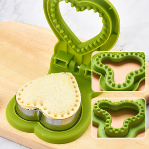 ラブベアラウンドスクエアシェイプグリーンプラスチックステンレス鋼漫画サンドイッチクッキースタンプカッター子供用 - Product Image 2