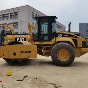 중고 CAT CS-683E 프랑스에서 만든 진동 부드러운 드럼 도로 롤러 애벌레 압축기 도로 건설 장비 롤러 18t