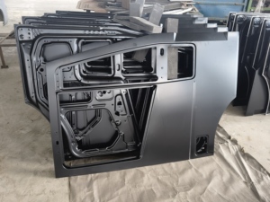 Paraurti centrale in ferro per <span class=keywords><strong>Iveco</strong></span> Stralis 2007 <span class=keywords><strong>TRAKKER</strong></span>/Stralis Hi-Way 2013 <span class=keywords><strong>TRAKKER</strong></span> OEM 504221272 504060073 nuovo materiale in acciaio - Product Image 3