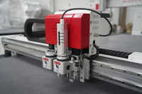 Machine de découpe à couteau vibrant AV efficace avec table à vide pour couper le cuir, les autocollants, le carton ondulé, la plaque KT