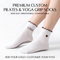 Chaussettes de yoga personnalisées pour femmes avec volants, broderie cœur, antidérapantes, pour Pilates, Barre, Studio, avec logo privé, MOQ