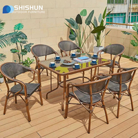 Ensemble de table et chaises de salle à manger d'extérieur moderne avec structure en alliage d'aluminium, tissu imperméable - Durable pour la villa, la cour, le jardin, la terrasse