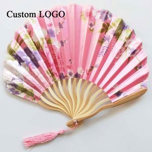 Éventails pliants élégants en bambou sculpté avec un dragon et une pampille, pour un cadeau ou un souvenir de mariage écologique - Product Image 4