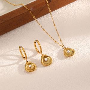 Conjunto de joyas de moda en latón chapado en oro de 18 quilates con circonita y pendientes de oso. Ideal para un boda. - Product Image 2
