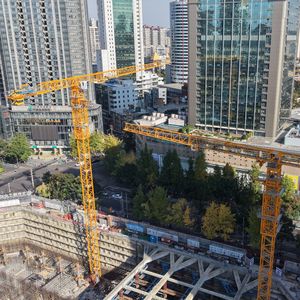 Grue à tour à plateau plat DAHAN QTZ500-8530-25T Portée 85m Hauteur maximale 350m Moment de levage nominal 500t.m Moteur Utilisation de la construction à des fins de vente - Product Image 3