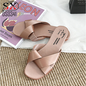 Estate nuove pantofole incrociate piatte parola antiscivolo trascinano la versione con fondo morbido della semplice pianura impermeabile selvaggia - Product Image 4