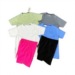 Ensemble de sport d'été pour hommes : T-shirts athlétiques respirants à séchage rapide 100 % polyester à col rond et shorts avec poches latérales - Product Image 2