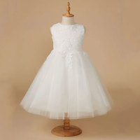Robe de demoiselle d'honneur blanche élégante pour mariage, avec haut en dentelle, robe de bal de princesse, broderie florale, sans manches, grand nœud et jupe en tulle