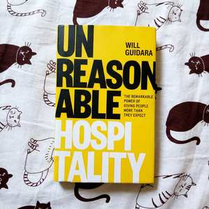 Hospitalidad Irrazonable de Will Guidara, libro en tapa blanda, éxito de ventas para adultos - Product Image 1