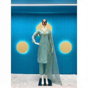 SOIRÉE SEQUENCE EN SOIE ORGANZA BRODERIE BAS DE TRAVAIL AVEC DUPATTA VERT MER - Product Image 1