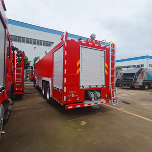 Sinotruk Howo <span class=keywords><strong>camion</strong></span> <span class=keywords><strong>de</strong></span> pompiers en mousse 5 places 8x4 <span class=keywords><strong>camion</strong></span> <span class=keywords><strong>de</strong></span> pompiers à réservoir d'eau Toutes sortes <span class=keywords><strong>de</strong></span> camions <span class=keywords><strong>de</strong></span> lutte contre l'incendie personnalisés à vendre - Product Image 6