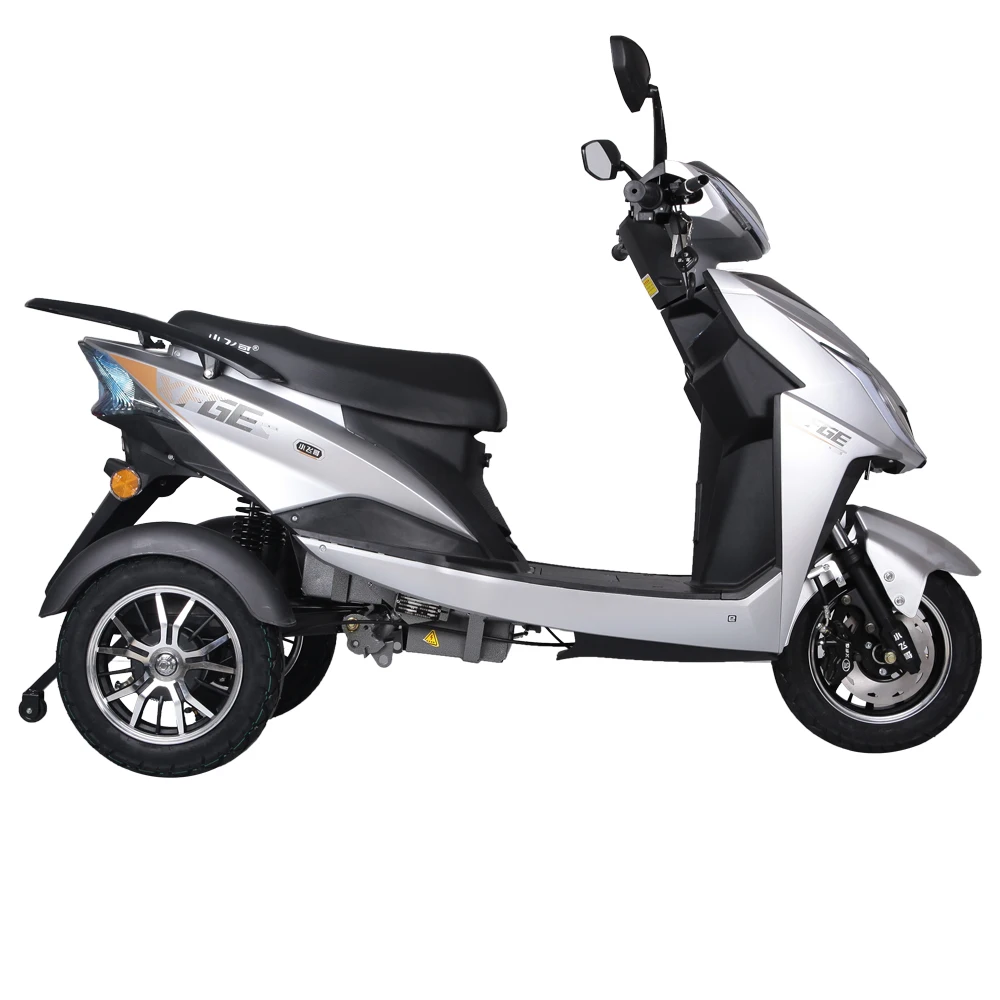 three wheel covered scooter motorcycle with removable handicapped seat