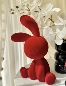 Statuetta di Coniglio Seduto in Resina Rossa, Scultura Artistica per Arredamento Casa, Soggiorno, Corridoio, Mobile TV - Product Image 3