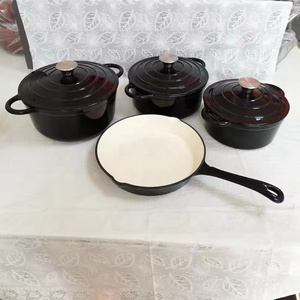Juego de Ollas de Hierro Fundido Esmaltado Rojo de 7 Piezas Antiadherentes de Alta Calidad para Cocina - Product Image 3