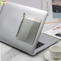 Pochettes pour souris autocollantes Pochette pour souris sans fil adhésive Sac de rangement pour souris arrière polyvalente pour ordinateur portable comme accessoires informatiques