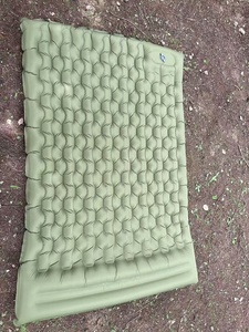 Colchoneta Inflable Ultraligera para Dos Personas con Bomba de Pie Integrada, Colchón de Aire Resistente, Compacto e Impermeable para Camping - Product Image 3