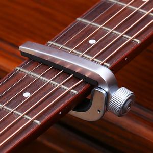Capo para Guitarra Acústica Eléctrica, Bajo, Violín, Ukelele, <span class=keywords><strong>Capotraste</strong></span>, Abrazadera de Afinación con una Sola Mano - 3 Colores - Product Image 6
