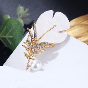 韓国ファッションダイヤモンドパールシリーズブローチメンズ女性の蝶の花の形結婚式合金材料 - Product Image 6