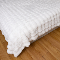 Couverture en peluche la plus douce moelleuse moelleuse confortable crème blanc grand lapin rayé couverture épaisse fourrure peluche hirsute couvertures chaudes