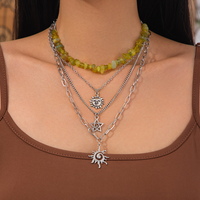Nouveau collier superposé avec pendentif lune en pierres irrégulières pour femme, style vacances, perles