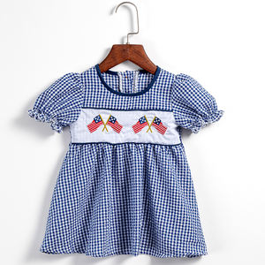 Vestido Patriótico para Bebé con Estampado de Ballena y Bandera Americana Azul a Cuadros para el 4 de Julio - Product Image 2