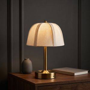 Lampe de table USB E26 en métal doré avec abat-jour en tissu blanc cassé, lampe de chevet LED moderne décorative pour lecture, idéale pour hôtel et maison - Product Image 3