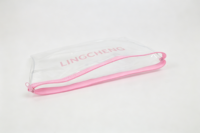 Pochette en plastique transparente personnalisée avec logo d'usine, organiseur de maquillage et de toilette de voyage, sac à fermeture éclair en PVC transparent portable avec fermeture éclair rose