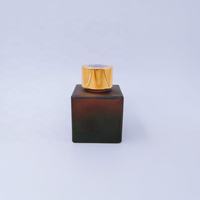 Bouteille carrée en verre dépoli ambre, nouveau Design, bouteille d'arôme, diffuseur de voiture, bouteille suspendue pour le parfum de la maison