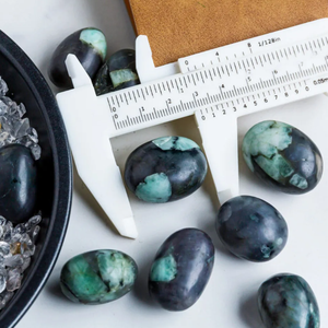 Pierres de palmier en émeraude naturelle roulée pour la guérison et l'énergie spirituelle, pour la sécurité - Product Image 2