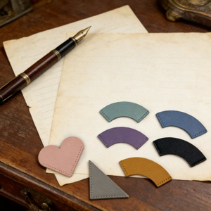 Marque-<span class=keywords><strong>page</strong></span> minimaliste en cuir PU en forme de croissant, étiquettes de lecture portables pour carnet, clip de <span class=keywords><strong>page</strong></span> d'angle de livre - Product Image 1