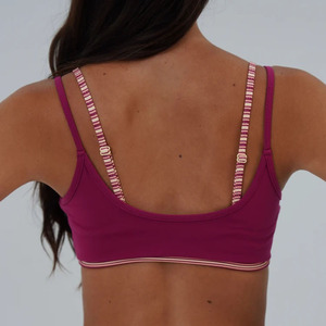 <span class=keywords><strong>Reggiseno</strong></span> <span class=keywords><strong>Sportivo</strong></span> da Donna OEM Personalizzato con Collo Quadrato, Strisce a Contrasto, Spalline Sottili Regolabili, Morbidissimo e Elasticizzato in Quattro Direzioni per Yoga e Fitness - Product Image 2