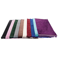 Tapis de prière islamique de luxe Sajadah en tissu flanelle avec mousse à mémoire de forme, motif mosquée en relief, lavable, pour usage domestique - Vente chaude en gros