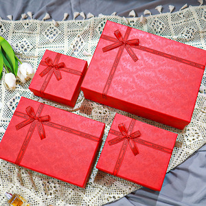 Caja de Regalo Rectangular Grande de Cartón Verde con Tapa y Base con Relieve y Lazo, de Alta Gama, en Stock - Product Image 4