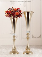Vase en métal de décoration florale pour mariage Pièce maîtresse de table ornementale Rack à fleurs en métal monté au sol