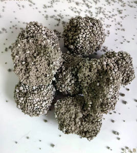 Sıcak satış topu şekilli Bentonite kedi kumu Oem / Odm çok koku düşük toz güçlü topaklanmayan kedi kumu kum - Product Image 2