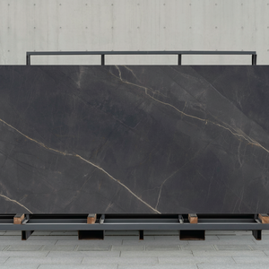 การตกแต่งภายในที่โดดเด่น สร้างสรรค์ด้วยแผ่นกระเบื้องพอร์ซเลนสีดำเงาสูง ขนาด 800x2400 มม. - Product Image 1