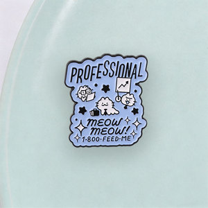 Spilla in smalto professionale a forma di gatto da ufficio, con cornice ondulata azzurra, slogan 'Business Kitty <span class=keywords><strong>Meow</strong></span> Feed Me', per decorazione zaino - Product Image 3