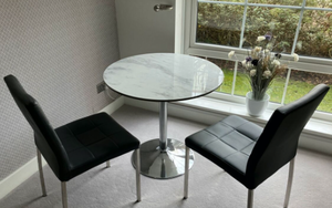 स्टेनलेस स्टील बेस के साथ आधुनिक पत्थर प्लेट भोजन तालिका 2-4 व्यक्ति तालिका - Product Image 2