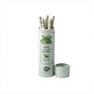 Miswak con Sabor a Menta, Barra de Mascar Herbal Tradicional con Sabor Natural a Menta para Blanquear los Dientes, Refrescar el Aliento y Proteger las Encías - Product Image 1