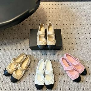 Ballerine Mary Jane in Rete per Donne, Scarpe Comode e Traspiranti con Ricamo Trapuntato, Punta in Vera Pelle e Cinturino Regolabile - Product Image 1