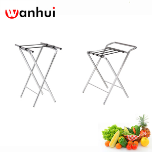 Portaequipajes de metal de acero inoxidable con cinturón negro en la habitación del hotel - Product Image 4