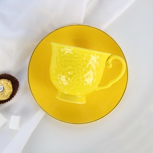 Tasse à café et soucoupe en céramique gaufrée - Glaçure colorée tournesol doré avec contour doré - Product Image 2