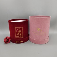Boîte Cadeau Florale Ronde de Luxe en Carton avec Ruban et Poignée à Finition Dorée UV - Matériaux Recyclés Personnalisables