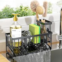 Organisateur d'évier de cuisine en métal noir Cedar Space avec compartiments divisés pour éponge, brosse et bouteilles de savon