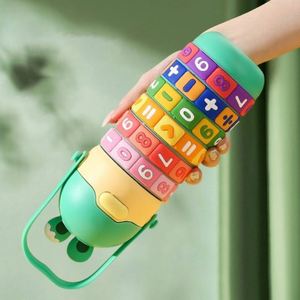 Nouvelle gourde isotherme en acier inoxydable de 430 ml pour enfants, motif lapin mignon, avec paille et sangle, idéale pour l'école et les jeux mathématiques. - Product Image 3
