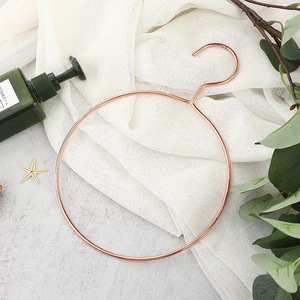 <span class=keywords><strong>Cintre</strong></span> d'écharpe <span class=keywords><strong>carré</strong></span> en or rose de luxe de haute qualité cintres Hijab ronds en métal doré support de rangement pour cravates - Product Image 5