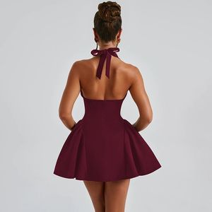 Vêtements pour femmes Robe de soirée mini sexy à décolleté plongeant en V, dos nu, coupe ajustée et évasée - Product Image 4